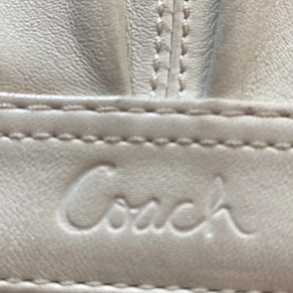 PRE-OWNED COACH WHITE WOMEN’S WALLET